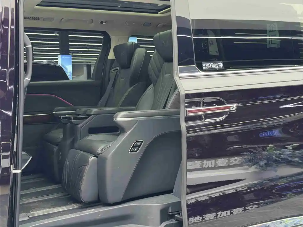 Hongqi HQ9 PHEV 2024 Model 2.0T AWD Luxury Edition фото 7