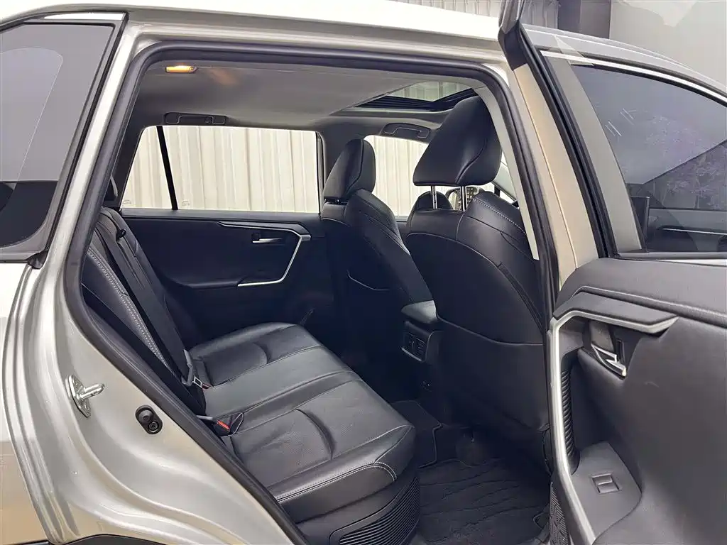 Toyota Wildlander 2020 Hybrid 2.5L E-CVT FWD Premium Edition фото 12