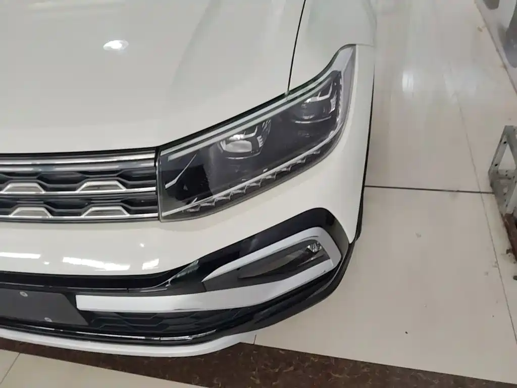 Фото 24 - Volkswagen T-Cross