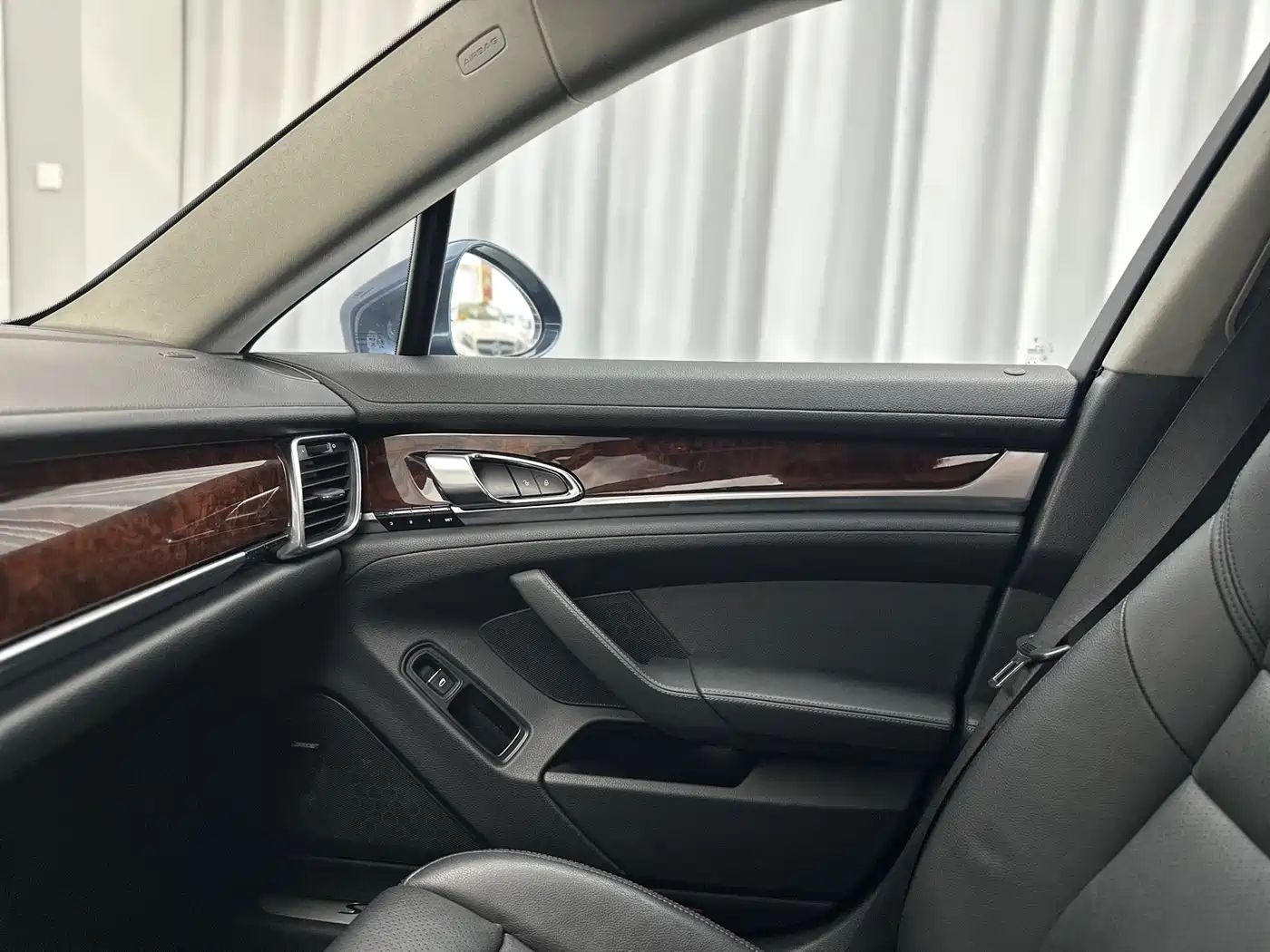 Porsche Panamera 2010 Model Panamera S 4.8L фото 31