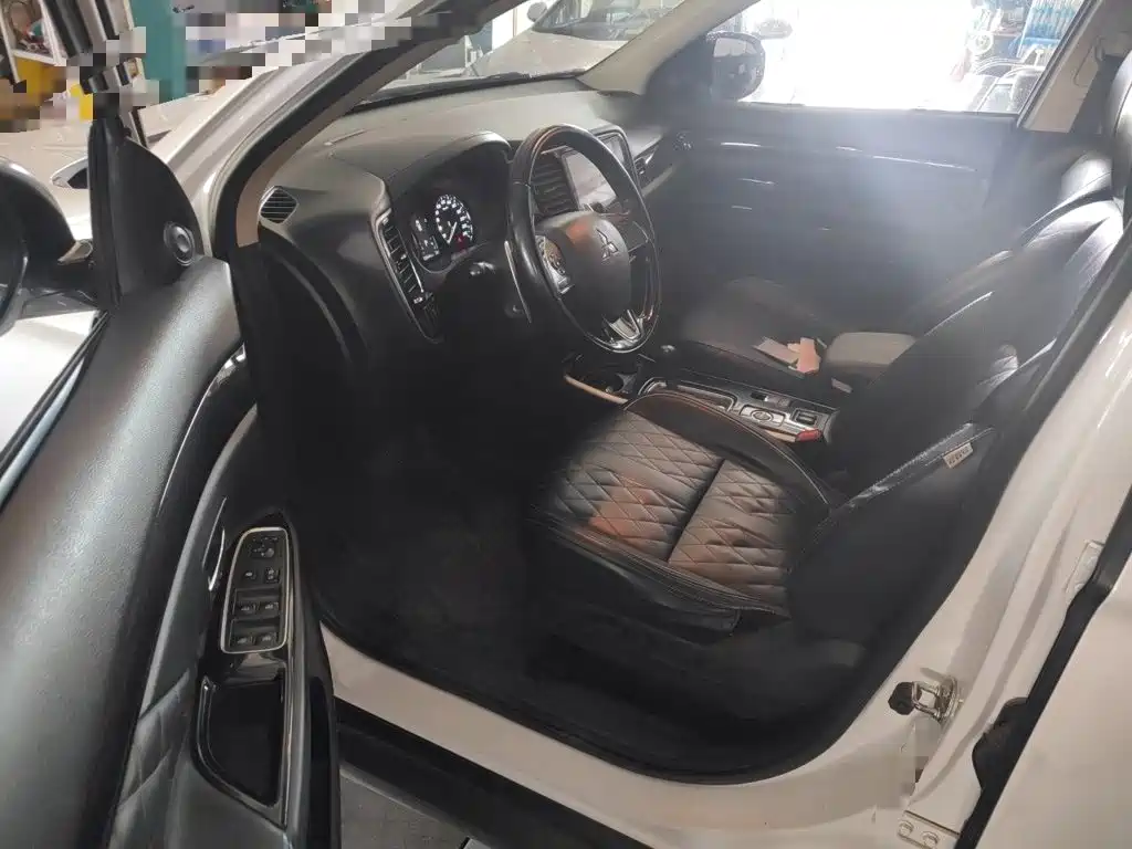 Mitsubishi Outlander 2021 2020 2.4L 4WD Luxury 5-seater