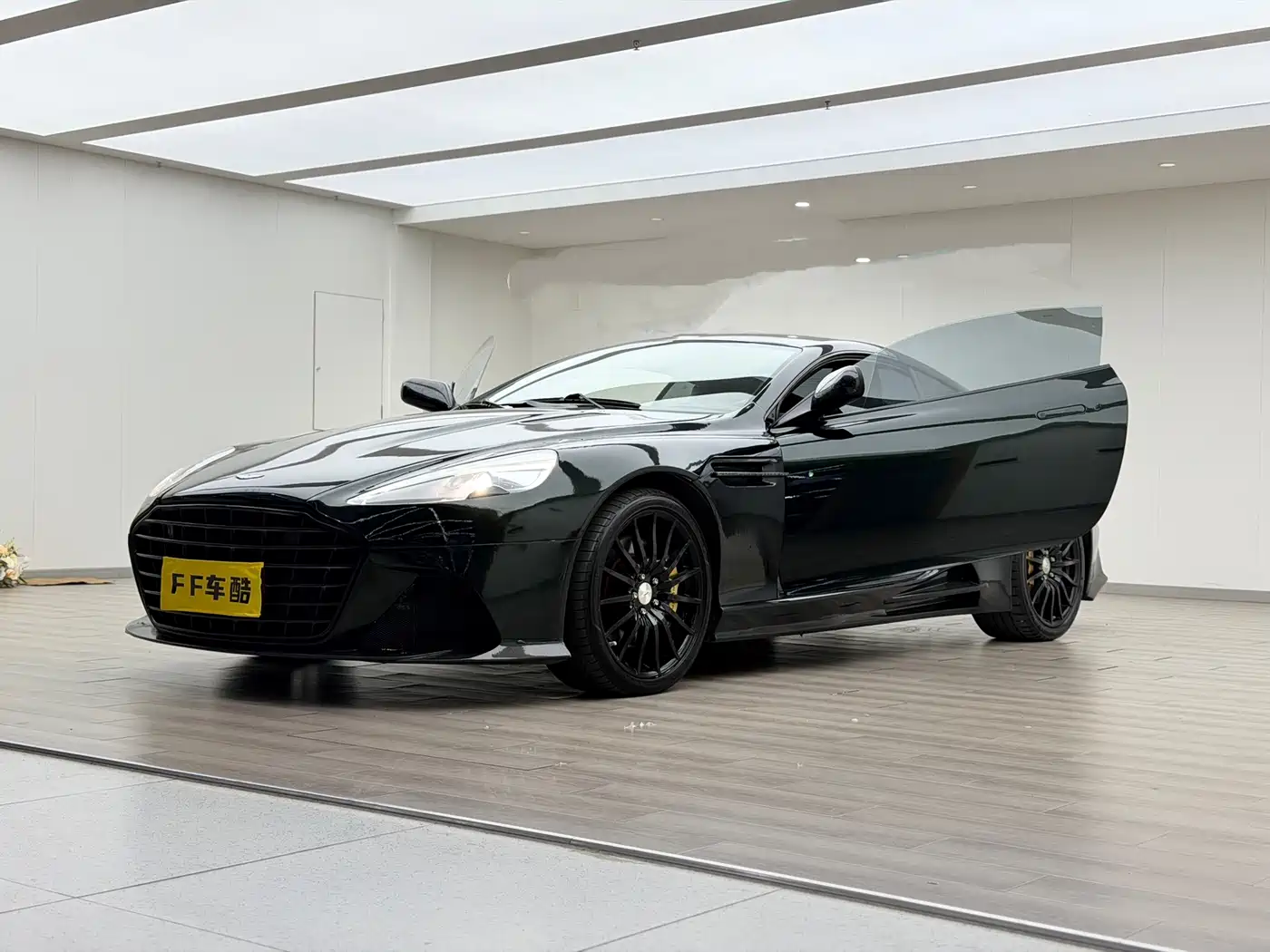 Aston Martin DB9 2011 6.0L Touchtronic Coupe