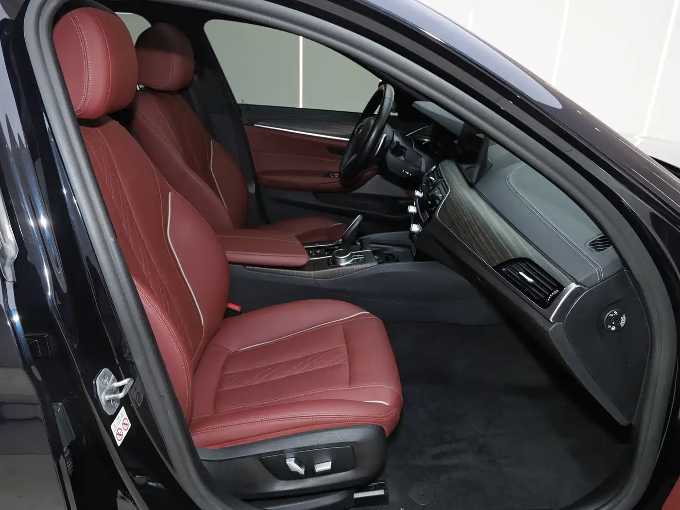 BMW 5 Series 2022 Facelift 530Li Leading M Sport Package фото 28