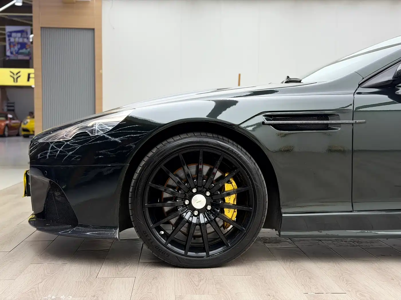 Aston Martin DB9 2011 6.0L Touchtronic Coupe фото 9