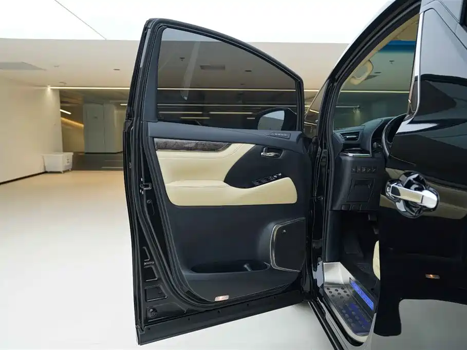 Toyota Alphard 2021 Hybrid 2.5L Premium фото 16