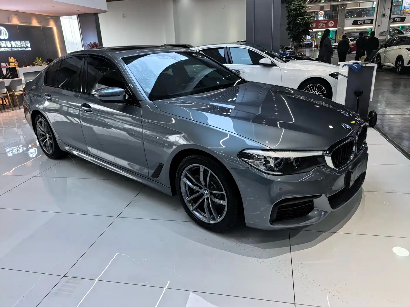 BMW 5 Series (Import) 2019 525i M Sport Package фото 3