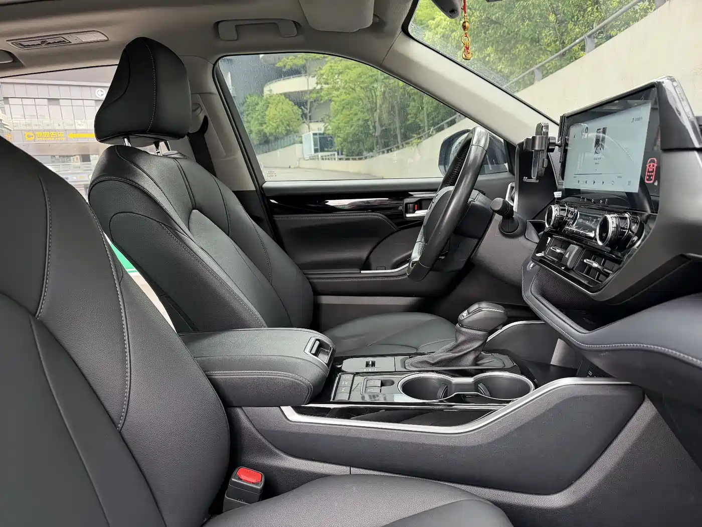 Toyota Highlander 2024 2.5L Smart Hybrid 4WD Luxury 7-seater фото 12