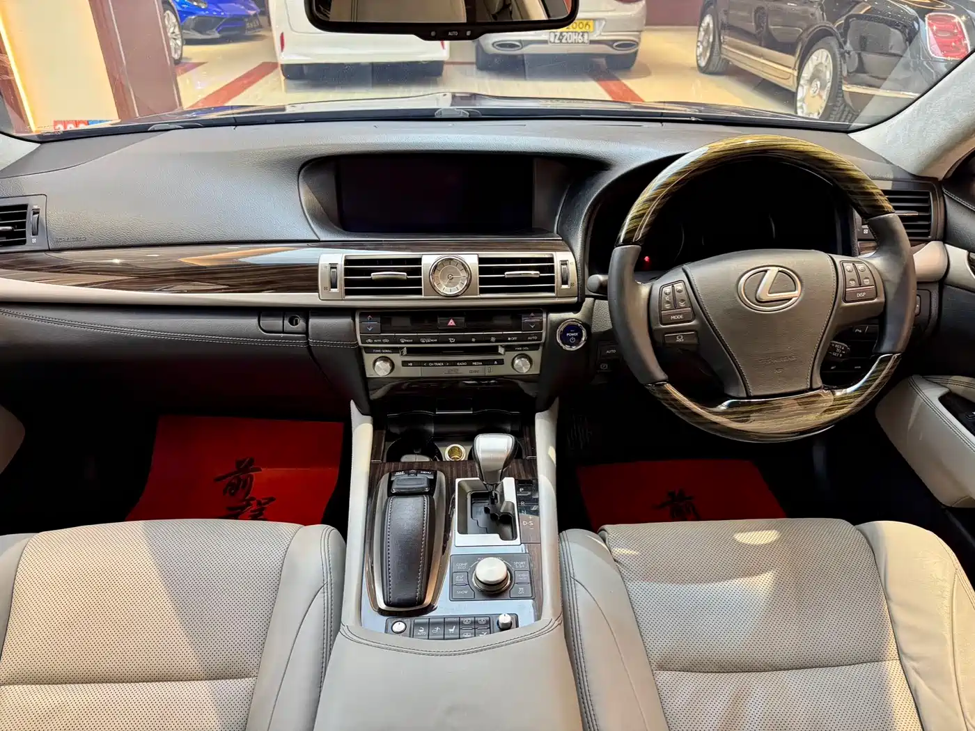 Lexus LS 2014 600hL фото 9