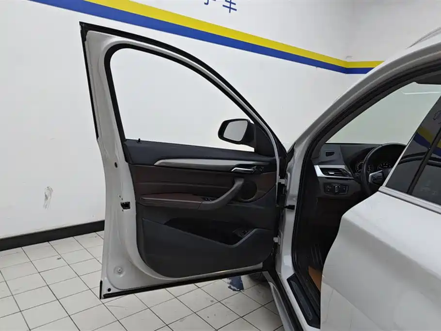 BMW X1 2019 sDrive18Li Premium Model фото 7