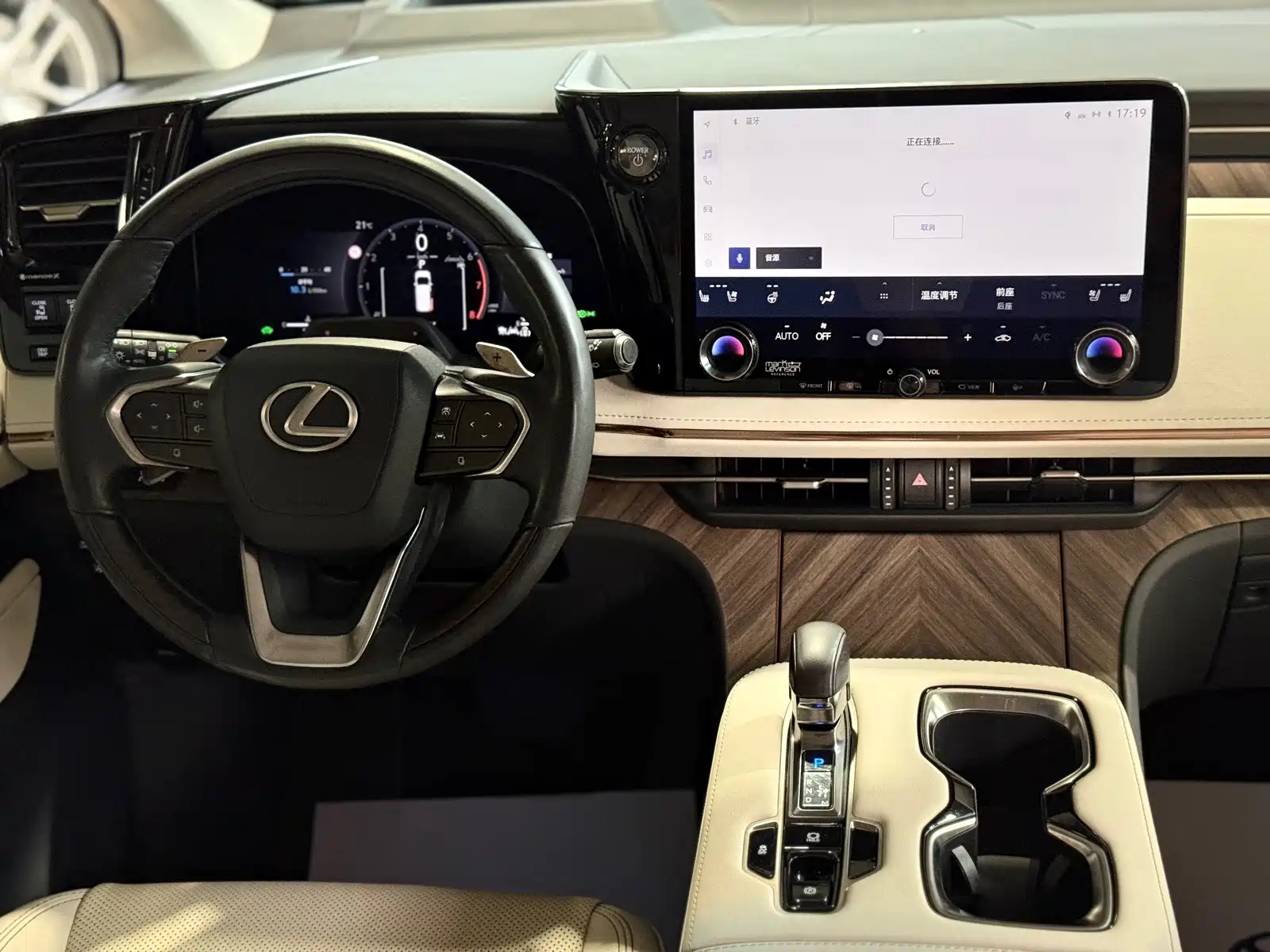 Фото 14 - Lexus LM