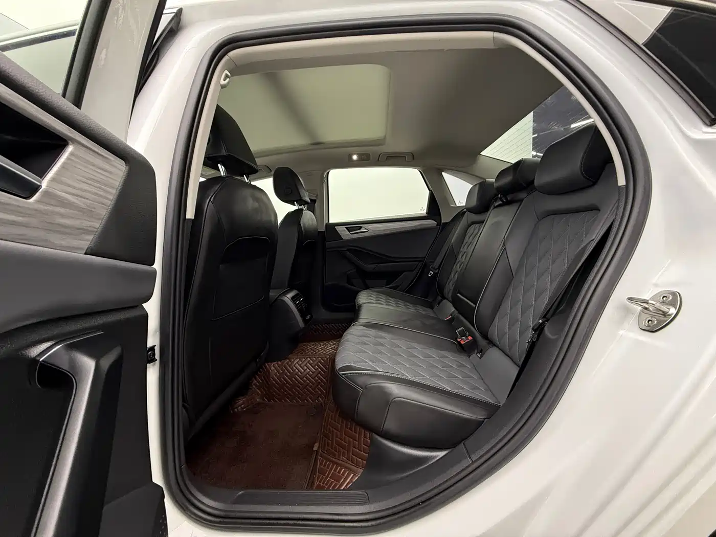 Volkswagen Sagitar 2023 280TSI DSG Surpass Plus Edition фото 10
