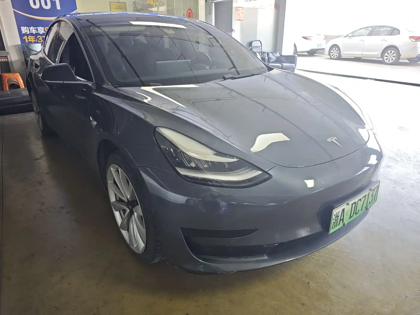 TESLA MODEL 3