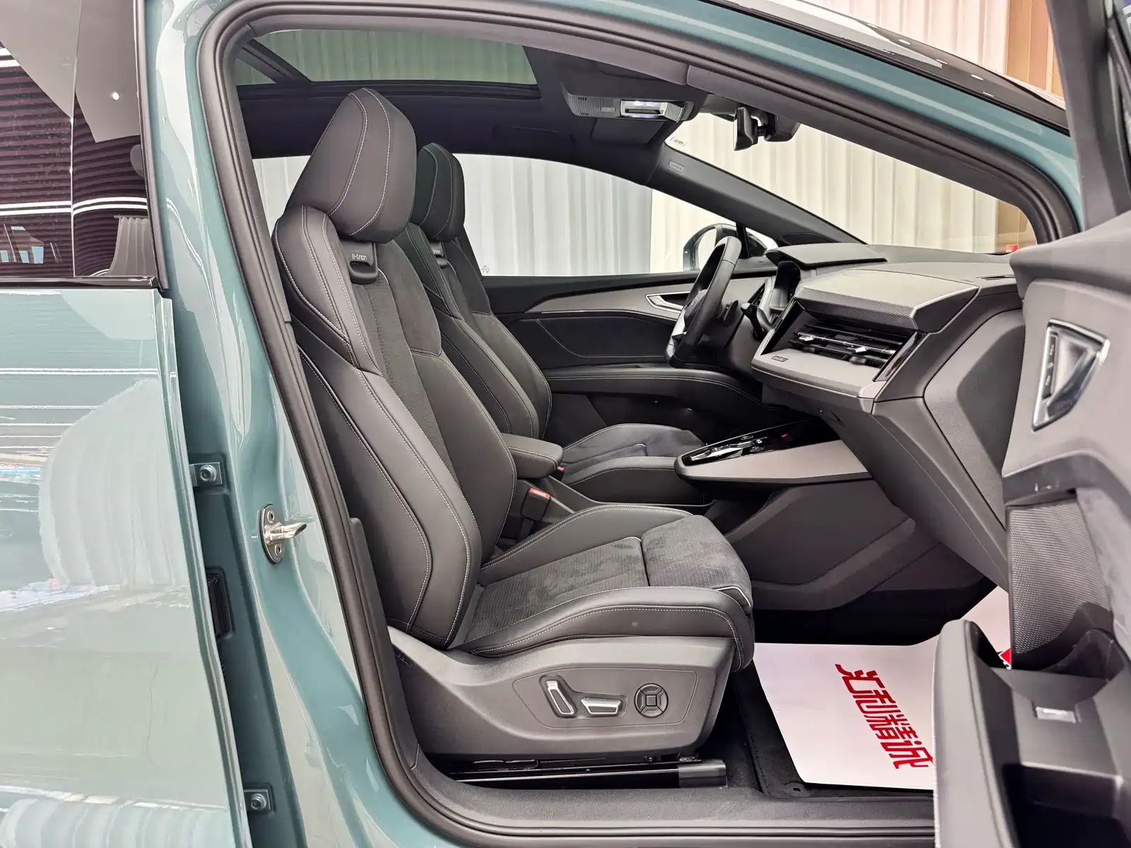 Фото 18 - Audi Q5 e-tron