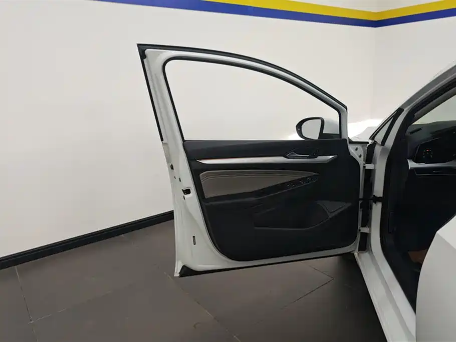 Volkswagen Golf 2023 Facelift 280TSI DSG Pro фото 6