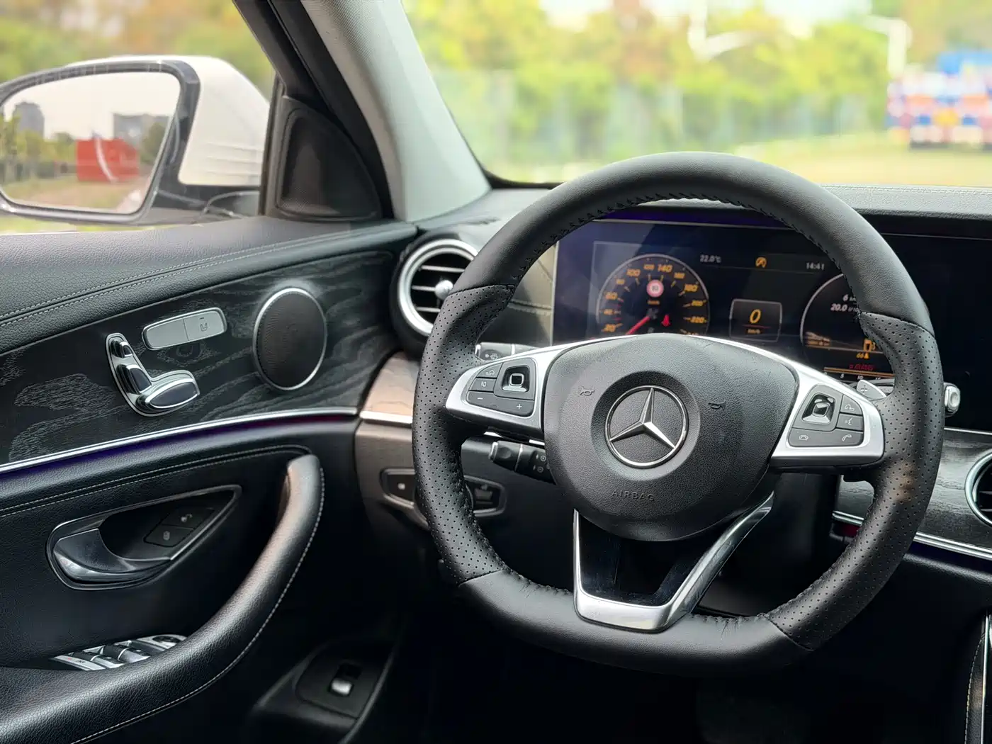Mercedes-Benz E-Class 2016 E 200 L Sport Type фото 16