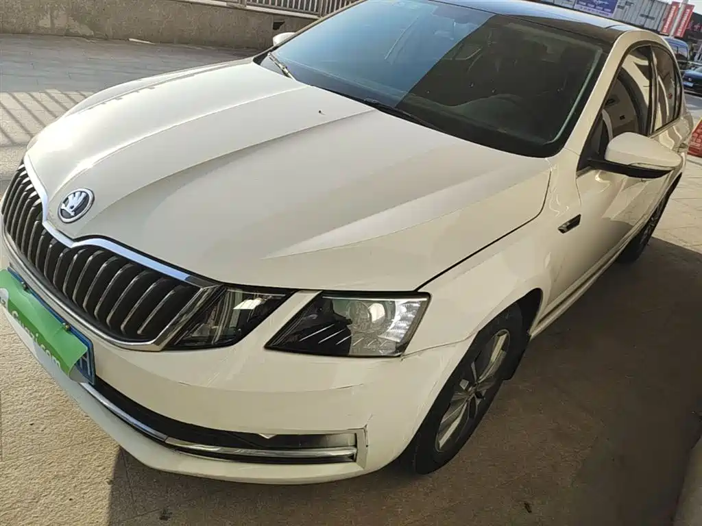 Škoda Octavia 2020 1.5L Automatic Smart Luxury Edition