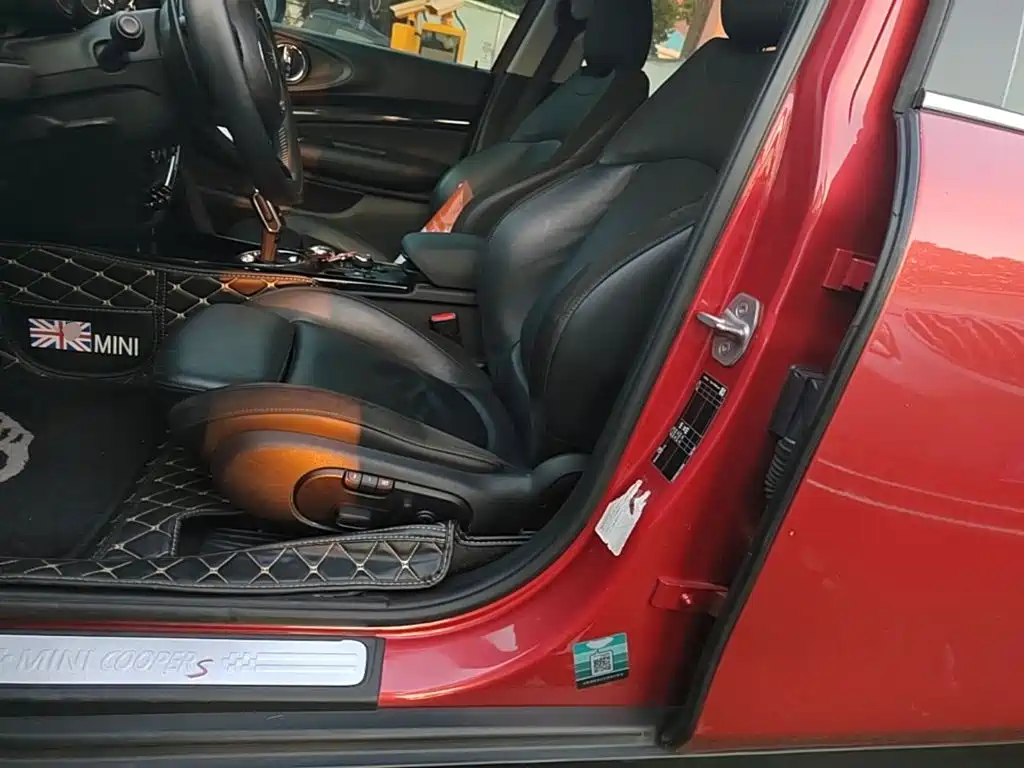 Фото 15 - MINI CLUBMAN