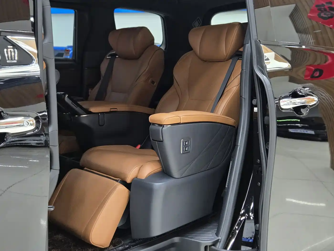 Toyota Vellfire 2025 2024 Crown Hybrid 2.5L Executive Premium Edition