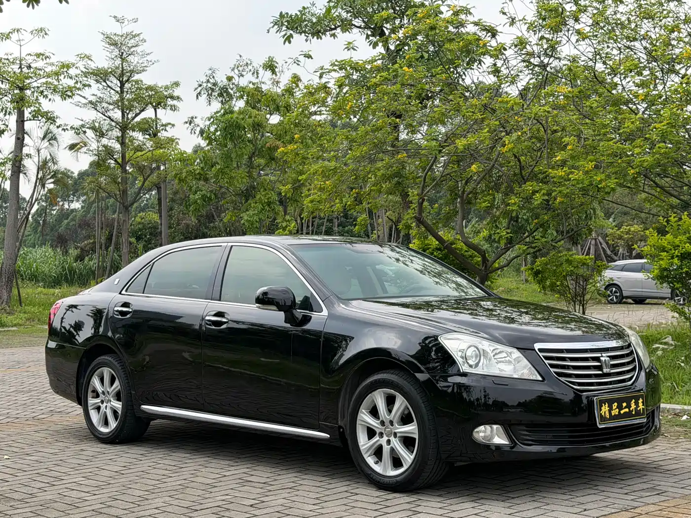 Toyota Crown 2010 3.0L Royal Saloon фото 2