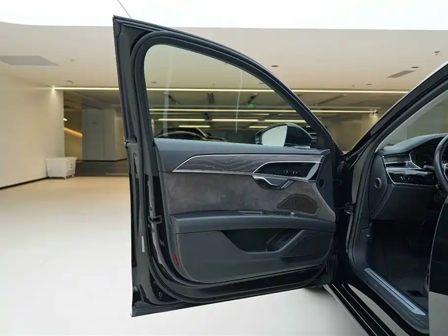 Audi A8 2022 A8L 50 TFSI quattro Comfort Collector's Edition фото 15