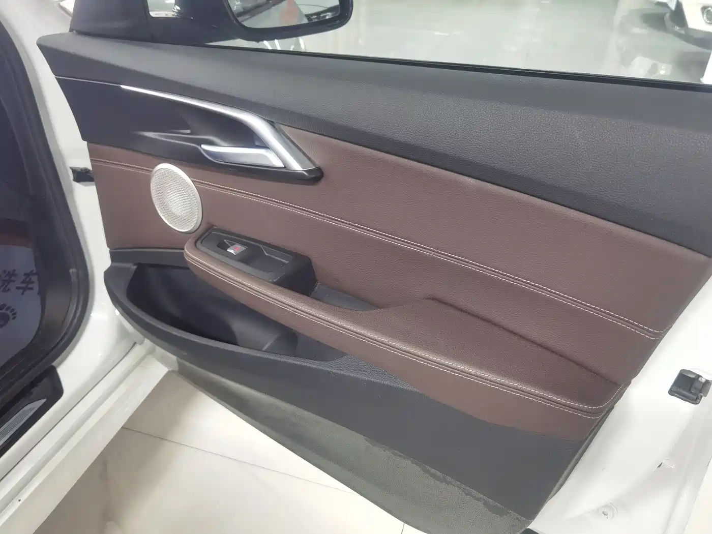 BMW 1 Series 2023 120i M Sport Shadow Edition фото 20