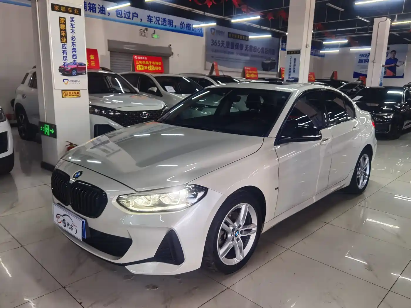 BMW 1 Series 2023 120i M Sport Shadow Edition фото 2