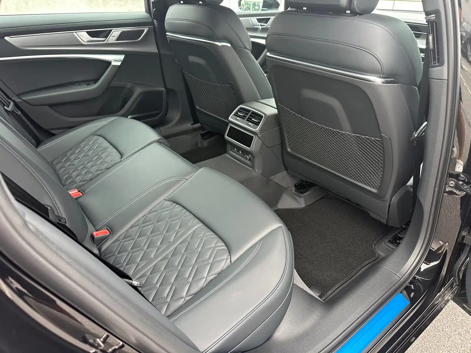 Photo 6 - Audi A6L