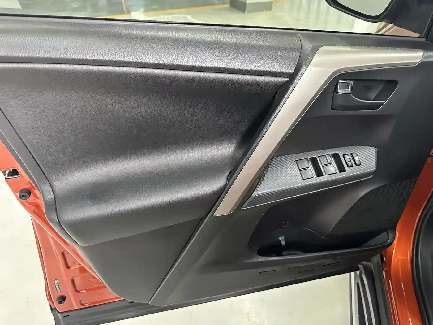 Toyota RAV4 Rongfang 2015 2.0L CVT 2WD Trend Edition фото 15