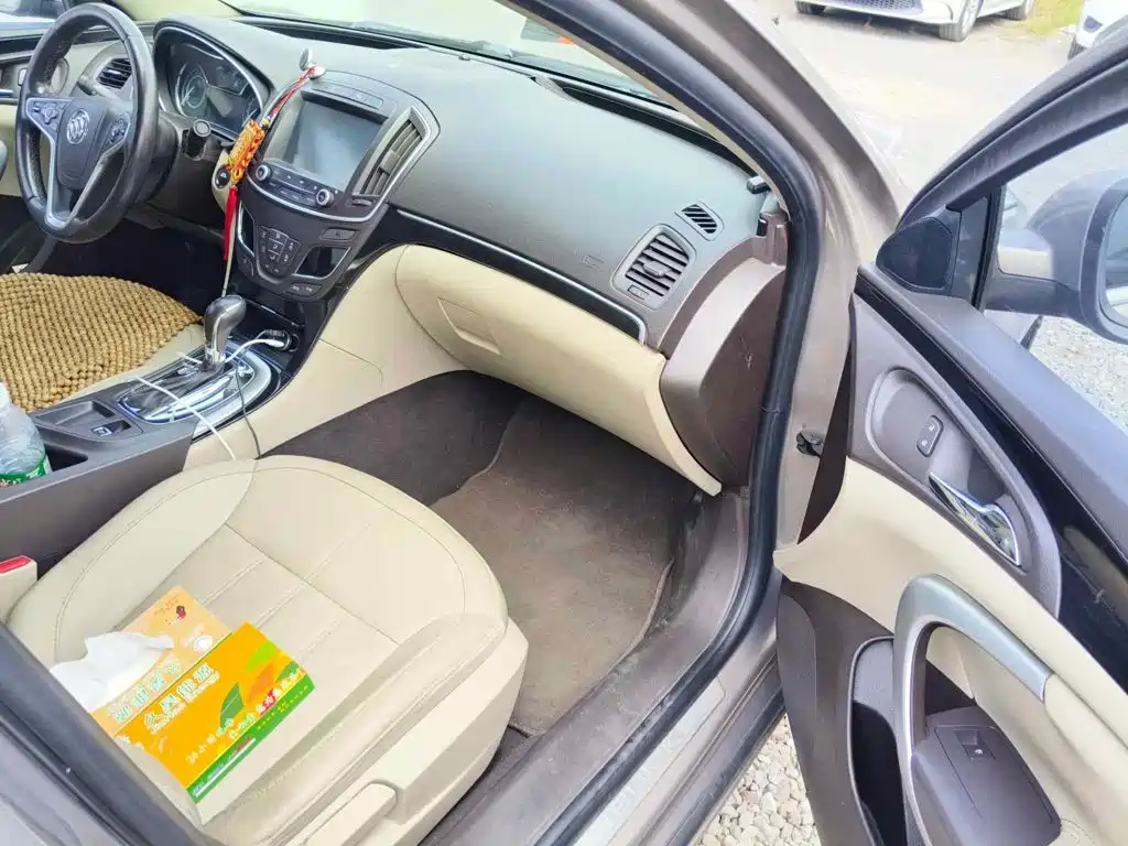 Photo 13 - Buick Regal