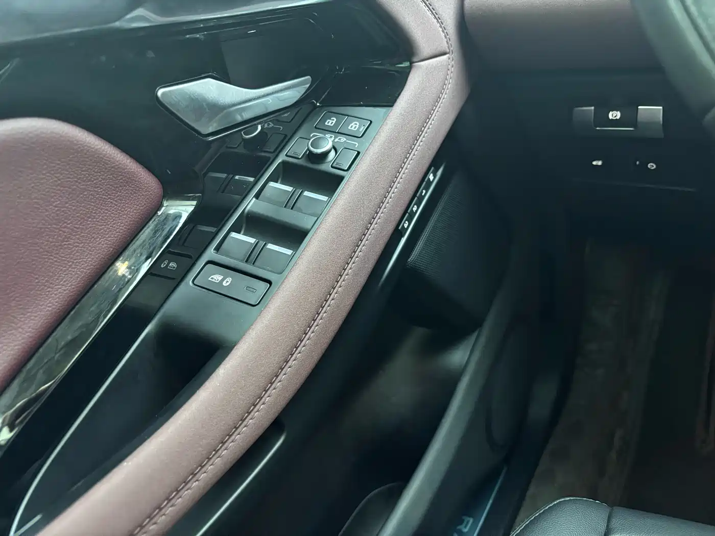 Land Rover Range Rover Evoque 2023 Range Rover Evoque L 249PS Luxury Edition фото 25