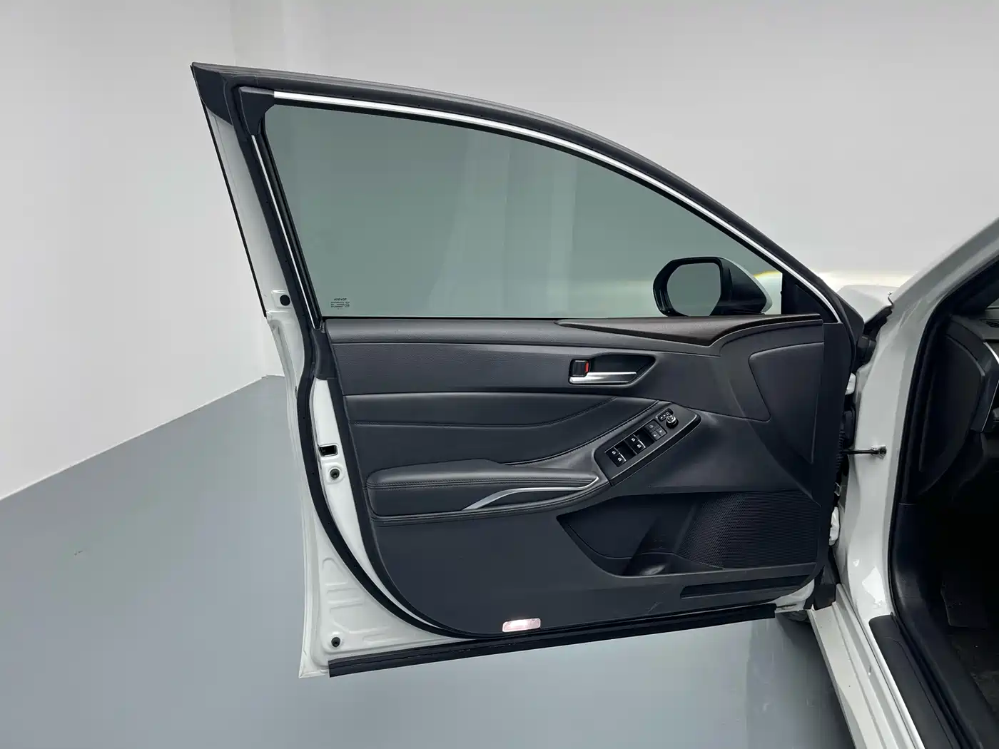 Toyota Avalon 2022 2.0L Luxury Edition фото 12