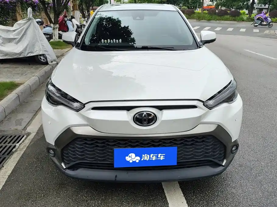 Toyota Frontlander 2022 2.0L CVT Luxury PLUS Edition фото 2