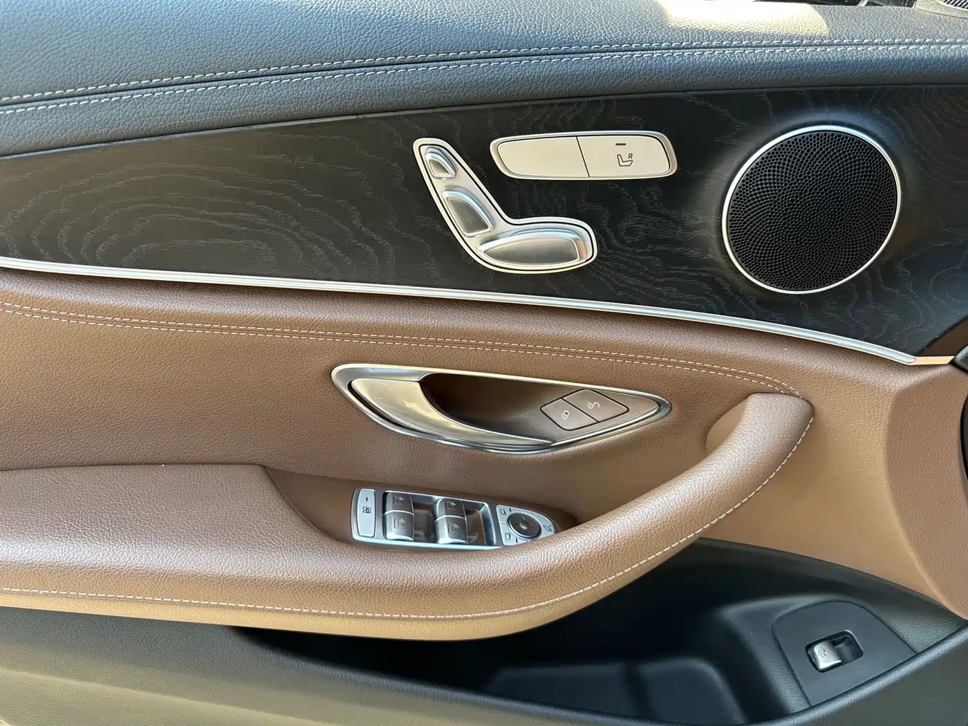 Mercedes-Benz E-Class 2016 E 200 L Sport Type фото 15