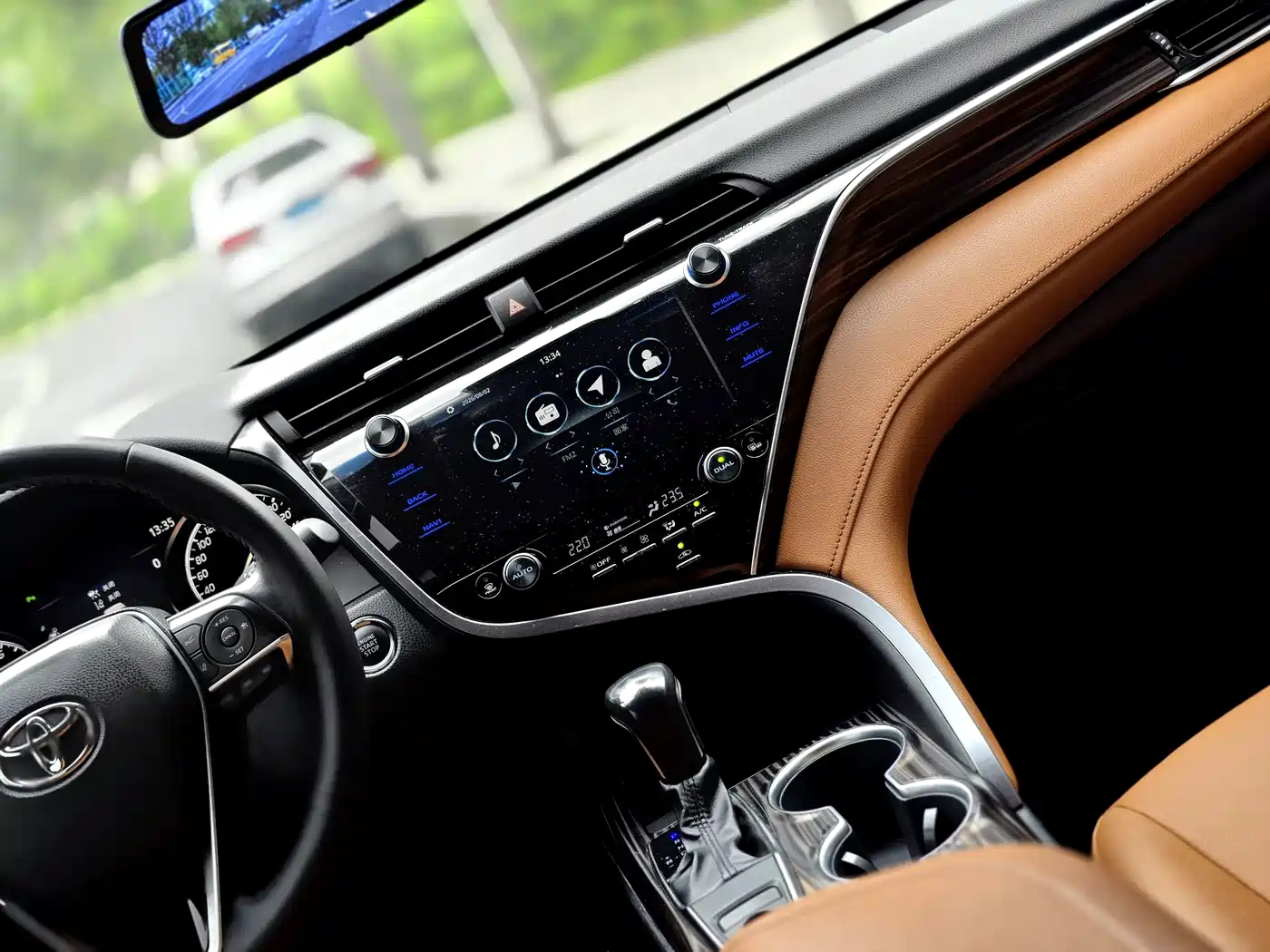 Photo 14 - Toyota Camry