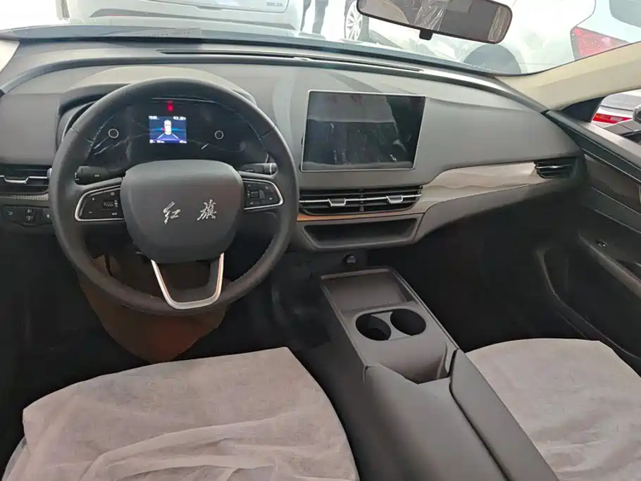 Hongqi E-QM5 2026 2025 610km PLUS