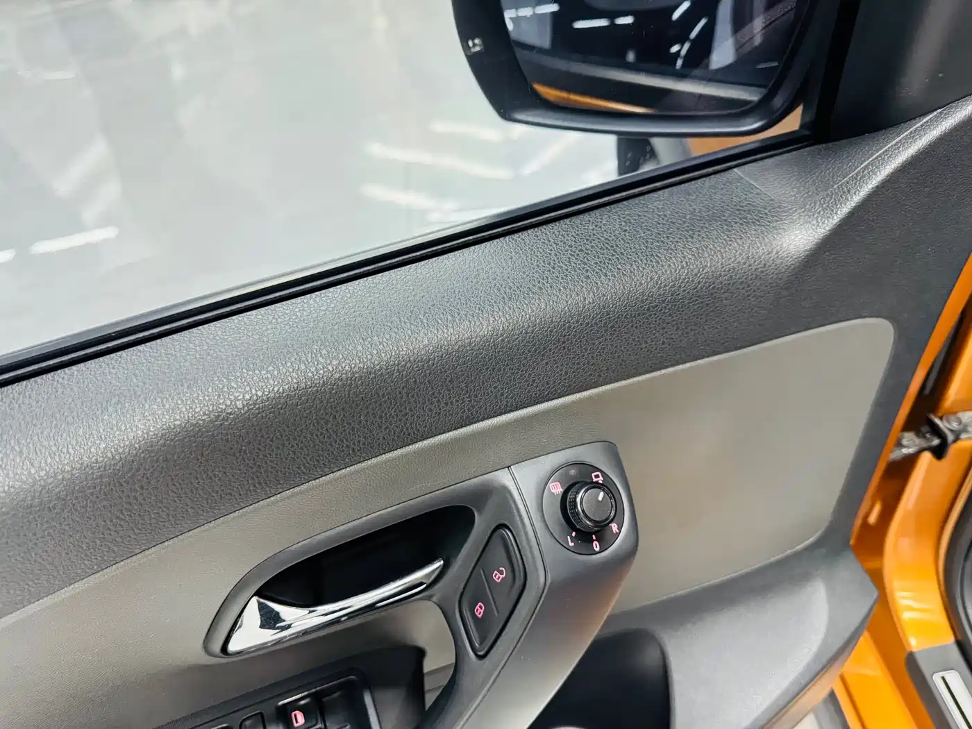 Volkswagen Polo 2014 1.6L Cross Polo Automatic фото 16