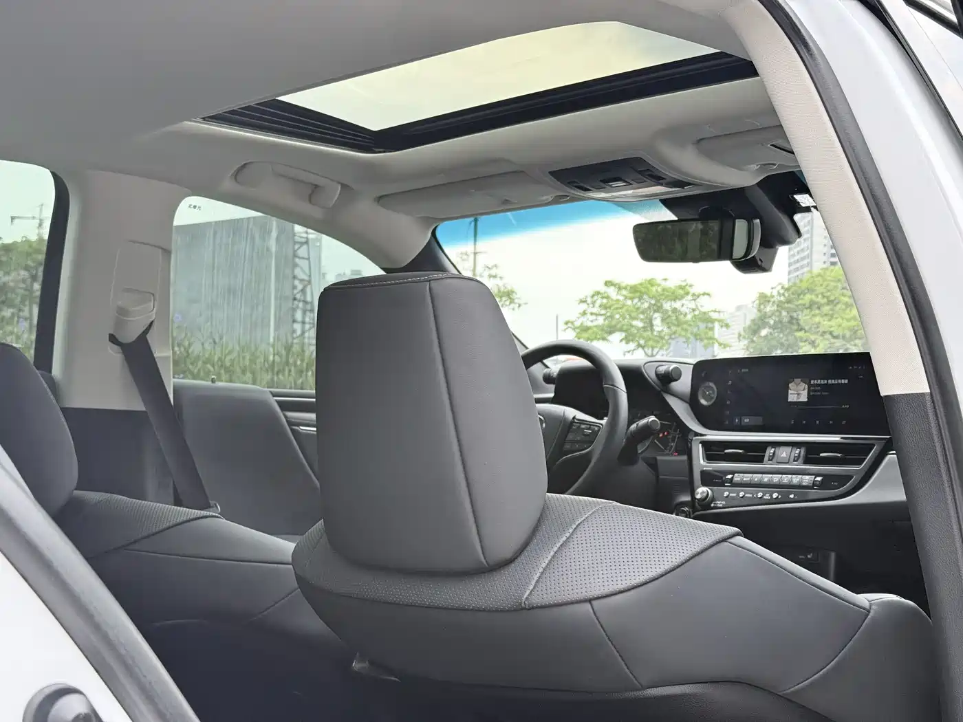 Lexus ES 2022 200 Excellence Edition фото 18
