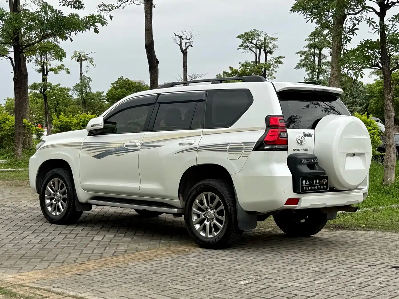 Toyota Prado 2018 3.5L Automatic TX-L Rear-mounted Spare Tire фото 20