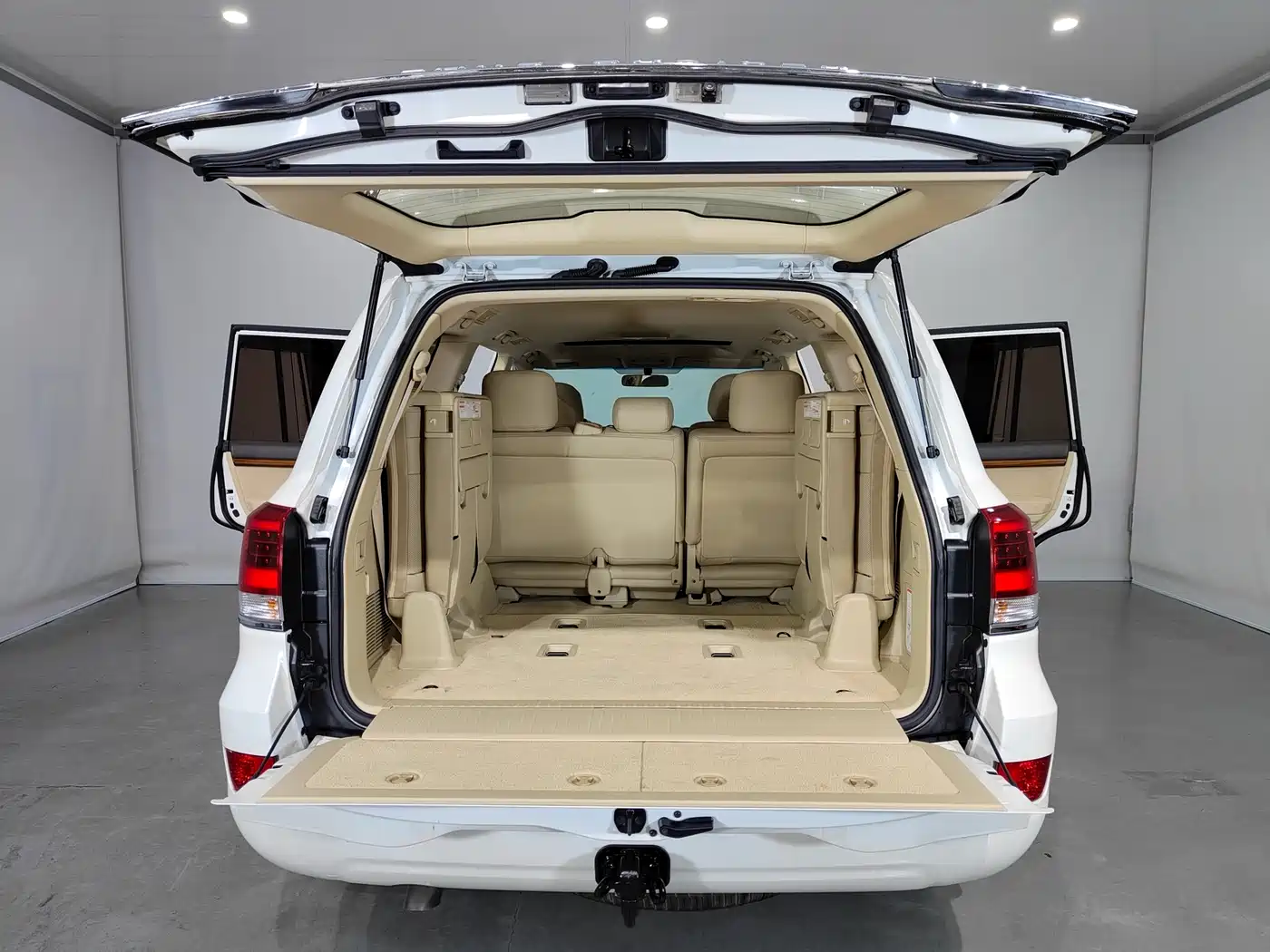 Toyota Land Cruiser (Import) 2015 4.0L V6 Middle East Limited Edition фото 15