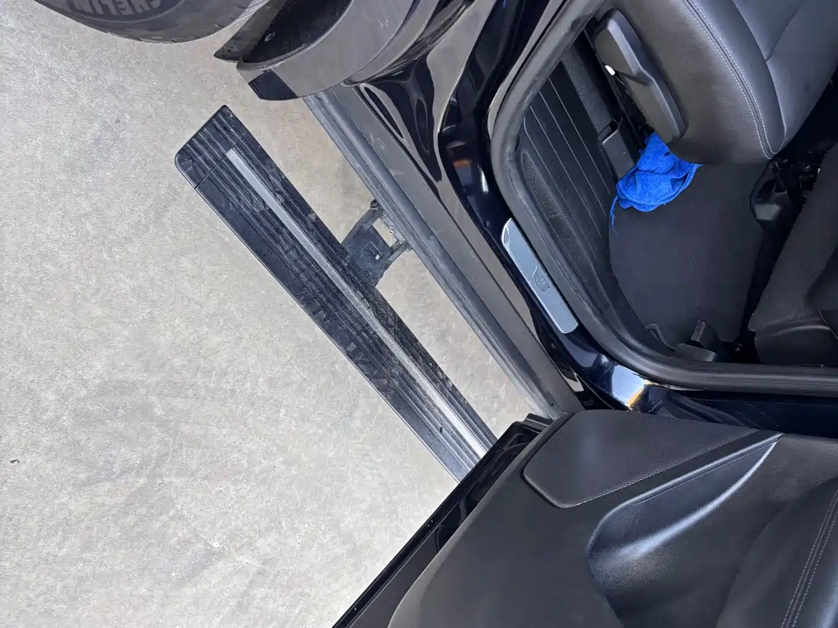 Photo 21 - Cadillac XT6