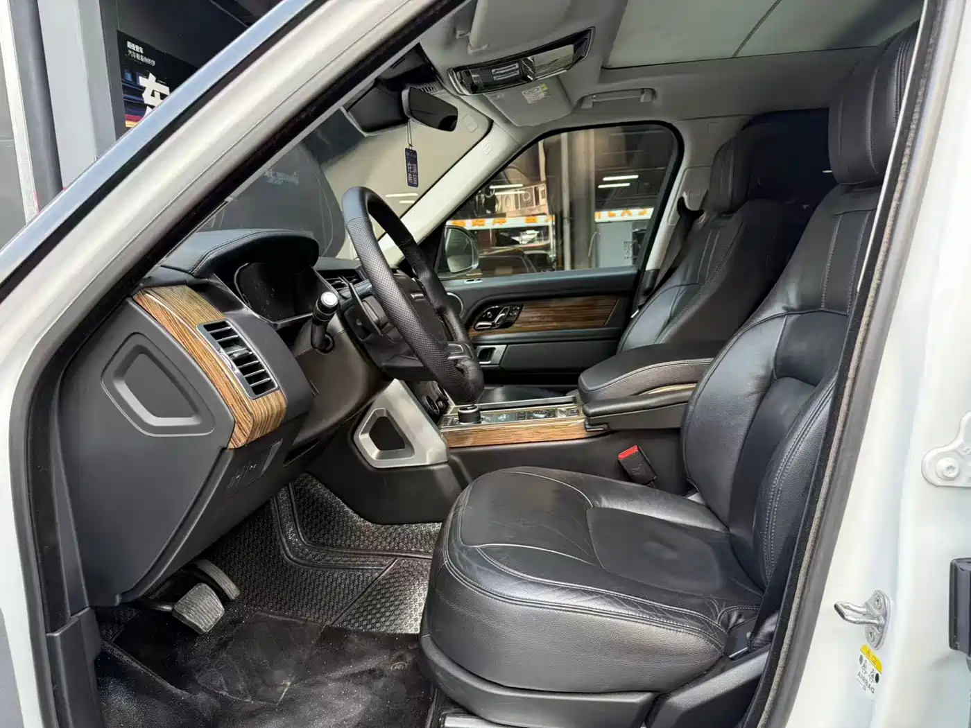 Land Rover Range Rover 2019 3.0 SC V6 Golden Age Edition фото 4