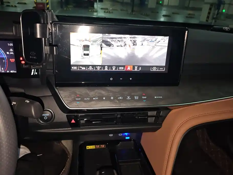 Toyota Camry 2024 Hybrid 2.0HGVP Luxury Edition фото 13