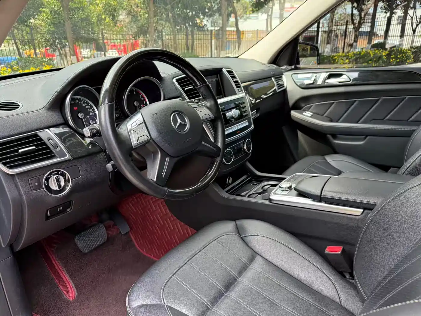Mercedes-Benz GL-Class 2015 GL 400 4MATIC Luxury фото 28