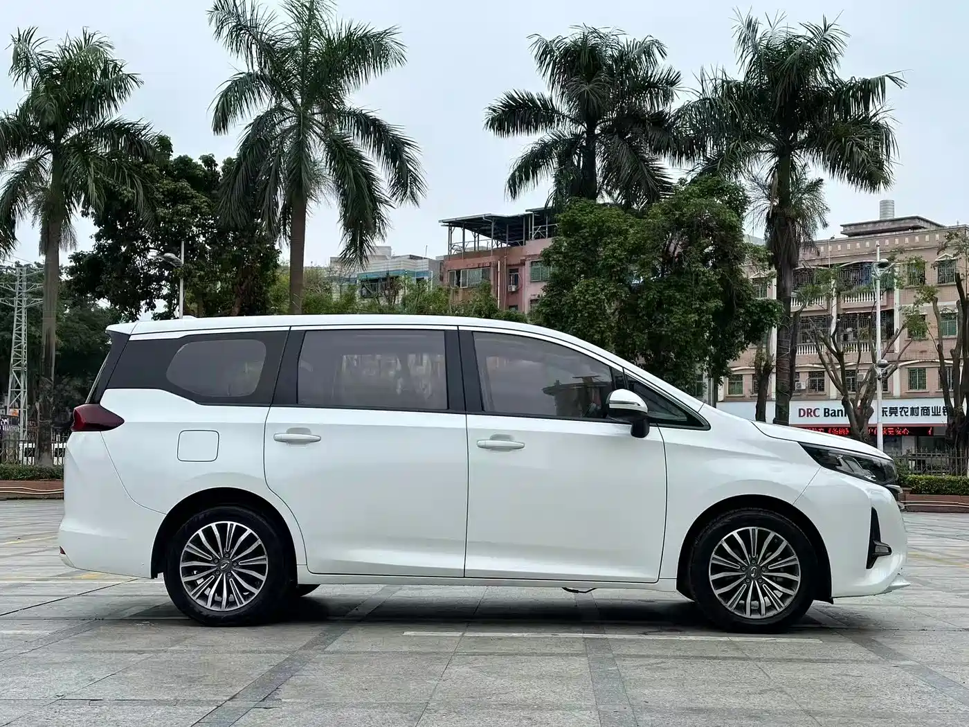 GAC Trumpchi Trumpchi M6 2019 270T Automatic Premium Edition (7-Seater) China V фото 4