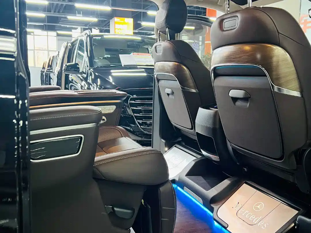 Mercedes-Benz V-Class 2022 V 260 L Long Wheelbase Luxury Edition фото 18