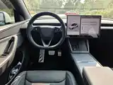 Photo 13 - Tesla Model Y
