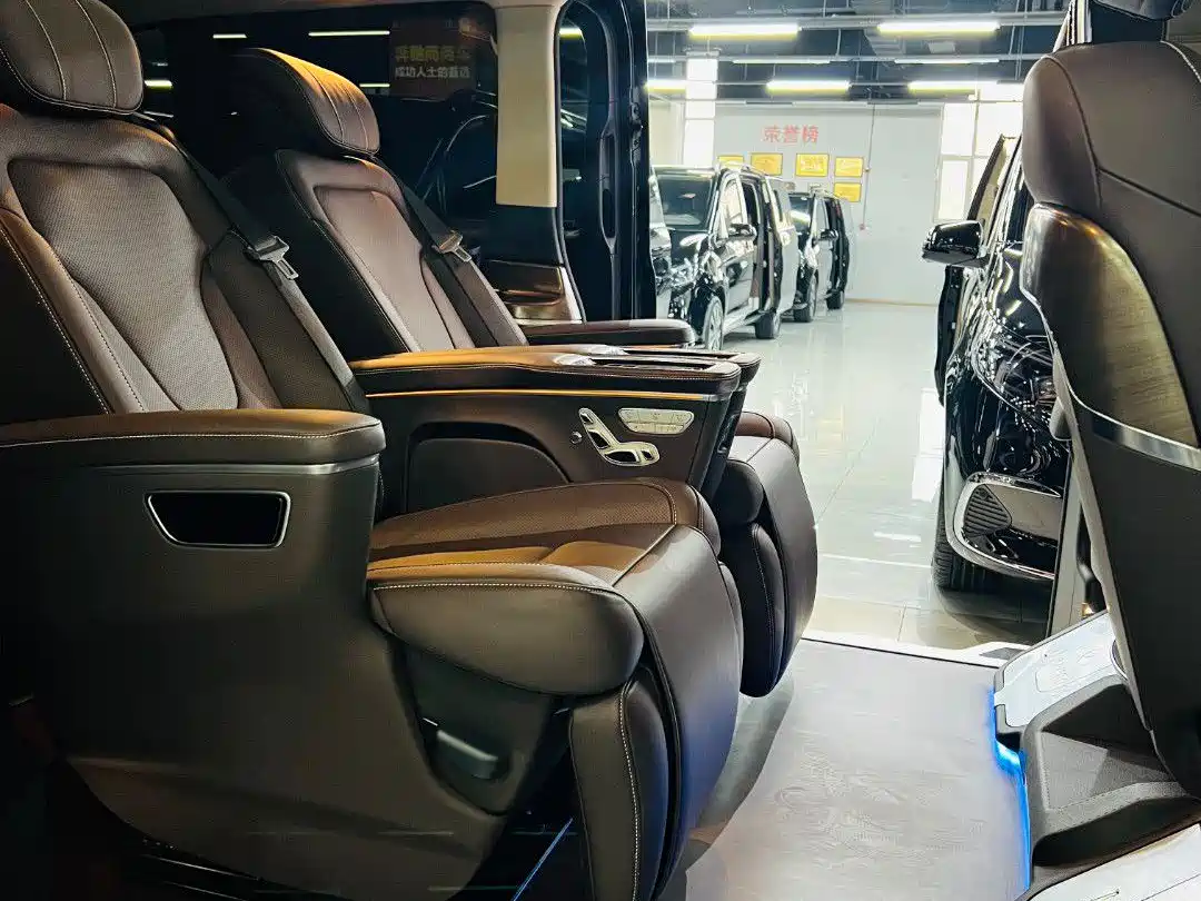 Mercedes-Benz V-Class 2022 V 260 L Long Wheelbase Luxury Edition фото 16
