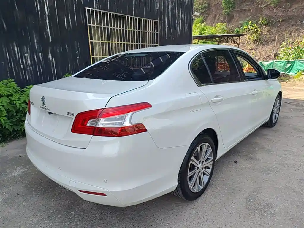 Peugeot 408 2014 1.8L Automatic Luxury Edition фото 7
