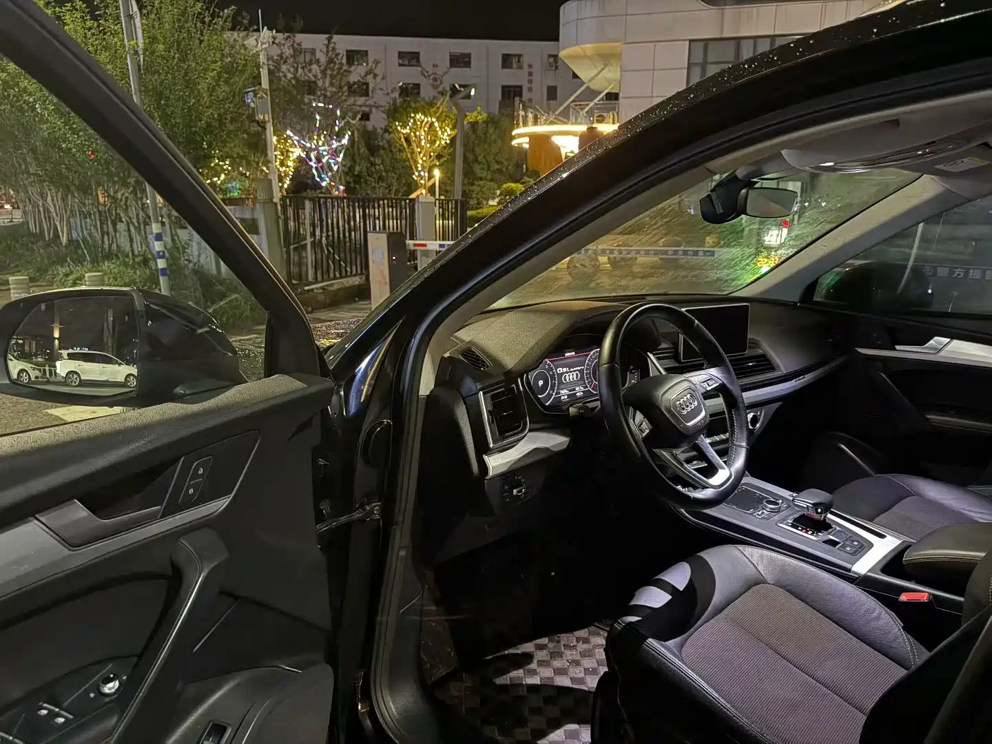 Photo 8 - Audi Q5L