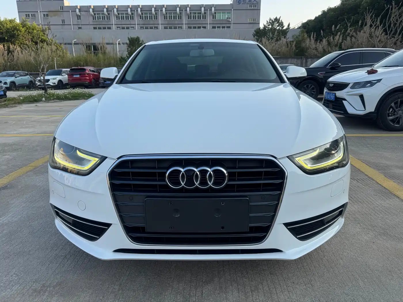 Audi A4L 2013 35 TFSI Automatic Comfort фото 2